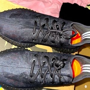 Yeezy Boost 350 : All black;brand new;Authentic